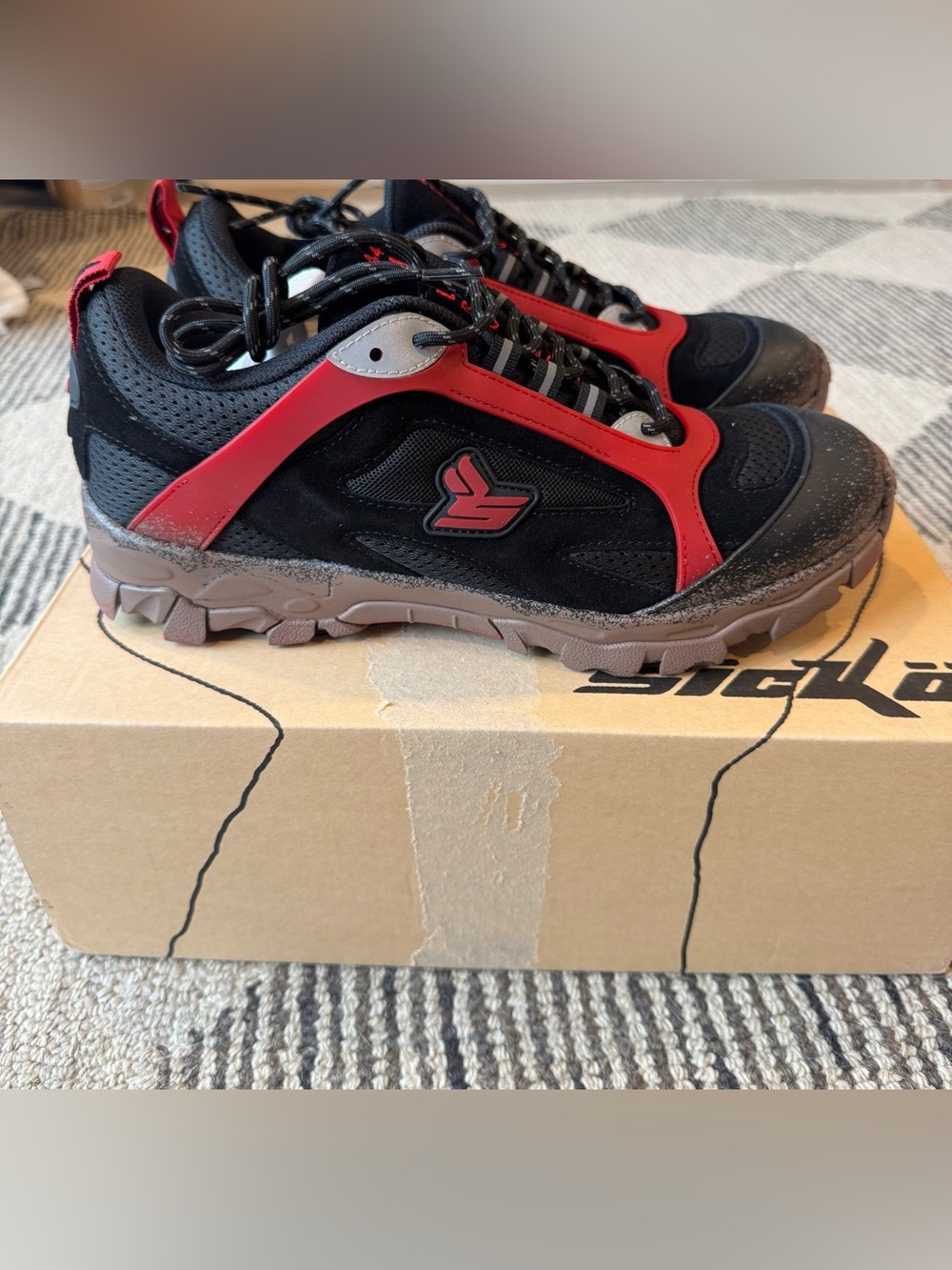 Sicko Born From Pain X 424 Muddy Hiking Shoes Size 10 F25X104D Damaged Box
